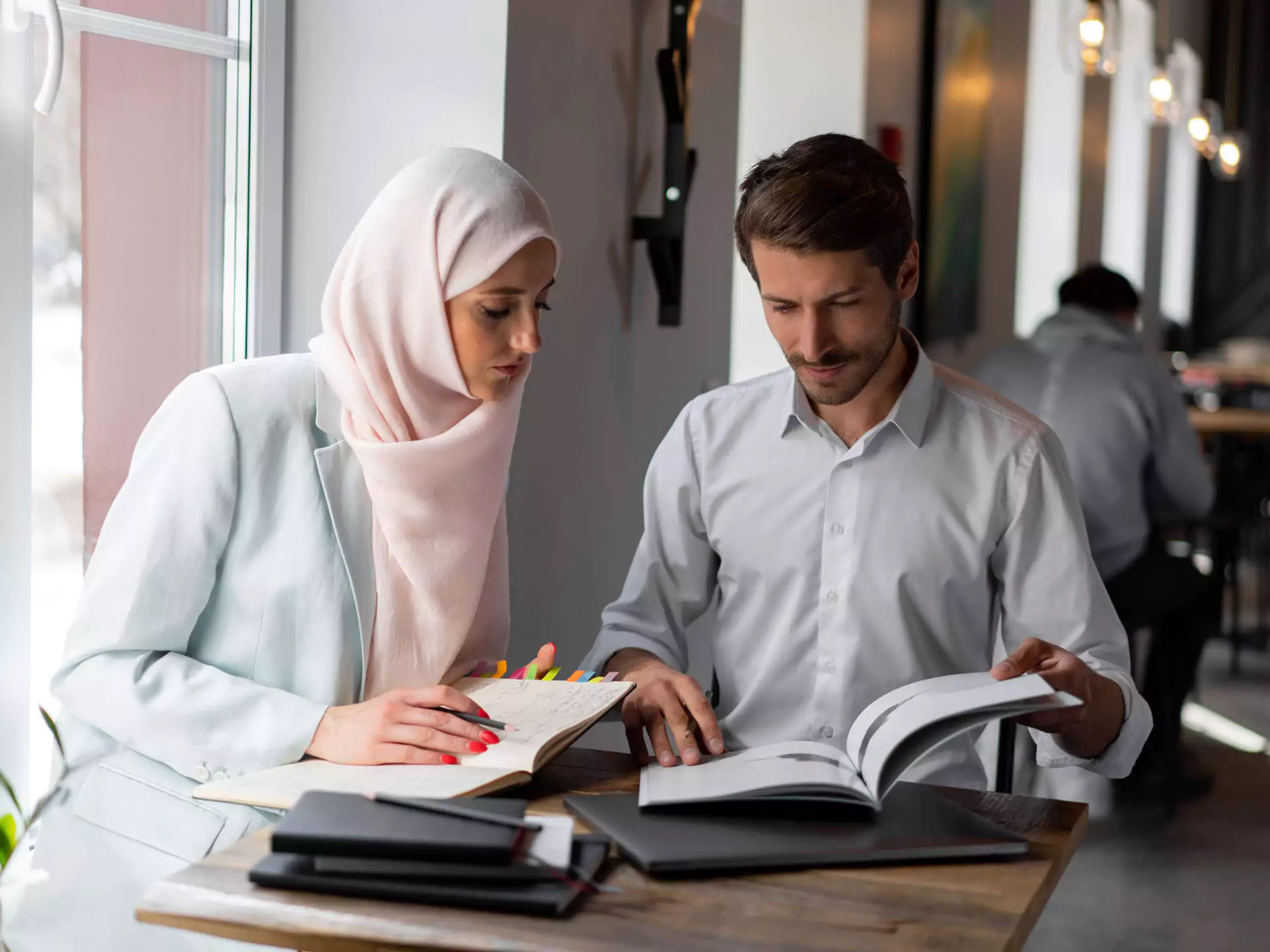 Guide on How White Paper Writing Services Follow Best Practices to Drive Leads