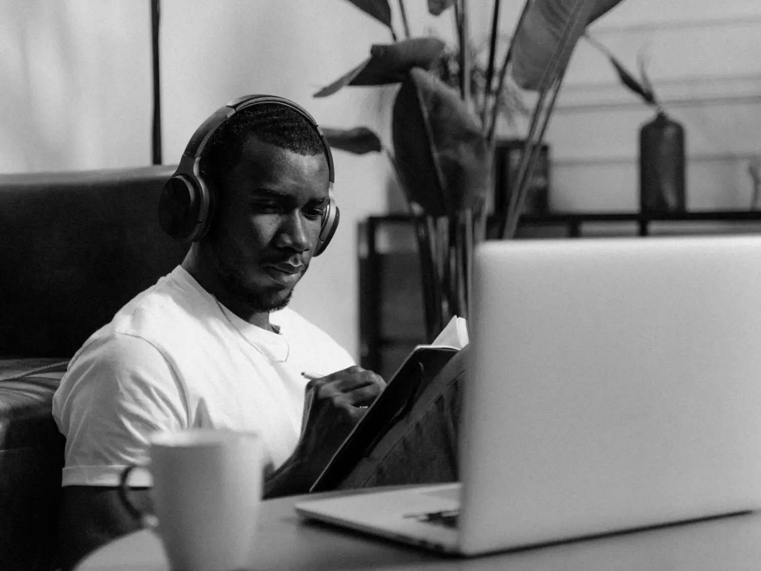 Guide to How Professional Ghostwriting Services Can Grow Your Business