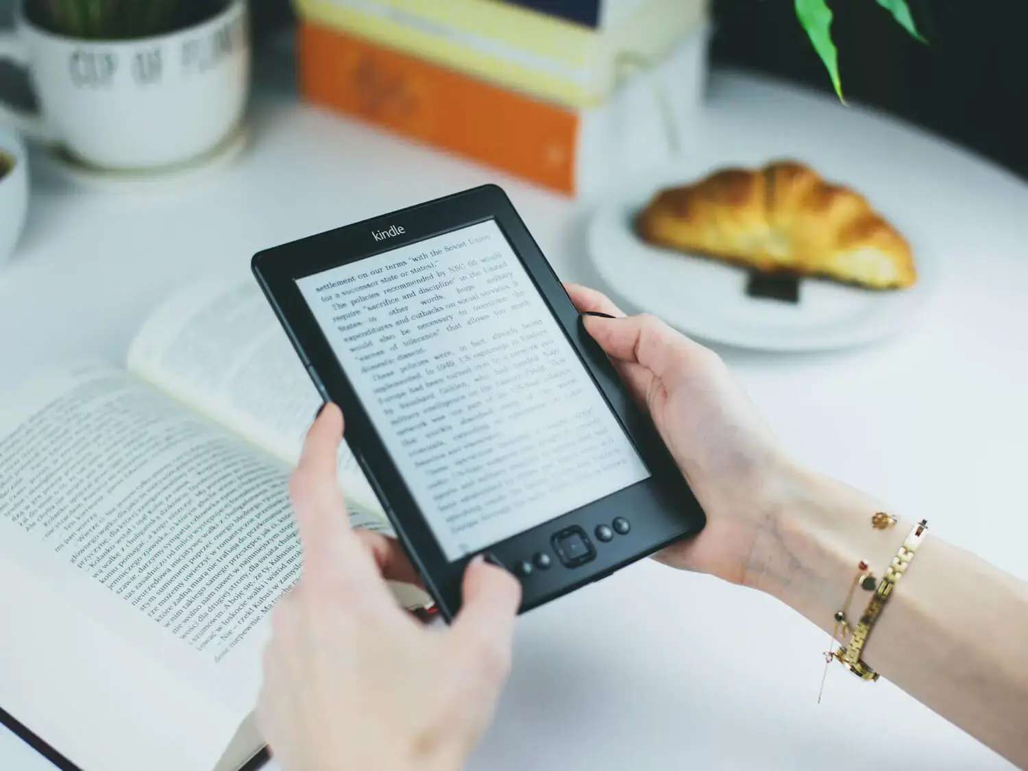 Top Advantages of Hiring eBook Ghostwriting Services