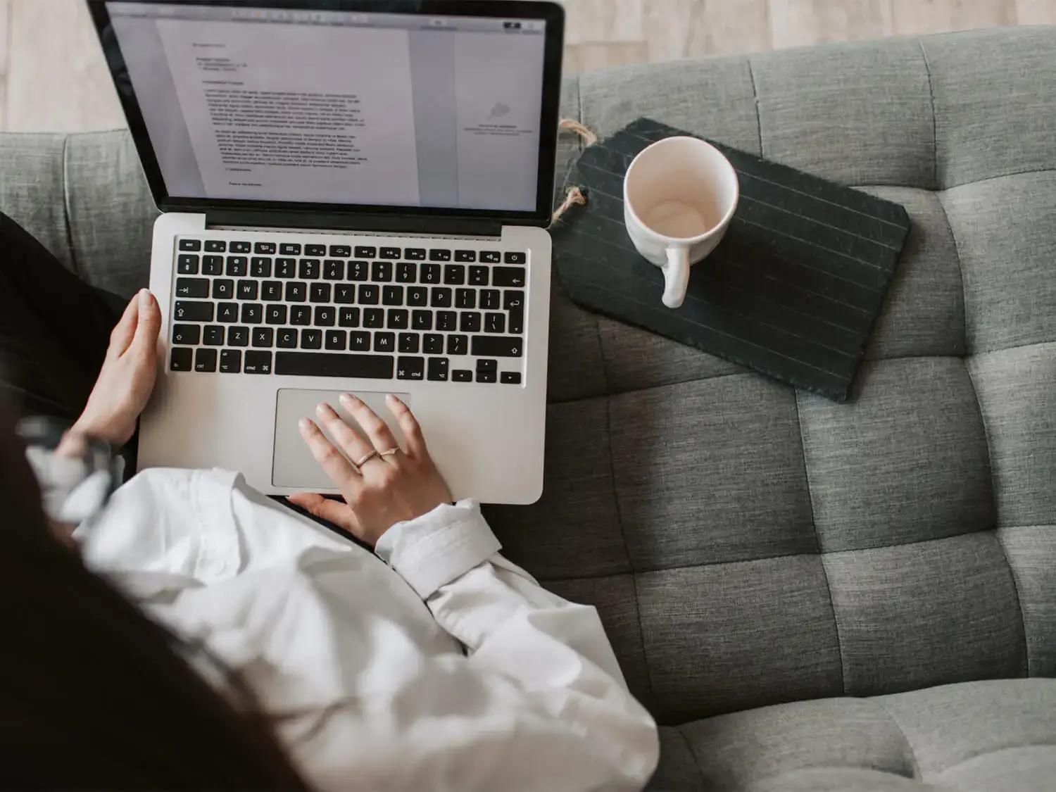 Reasons Why Top Businesses Are Hiring Professional Ghostwriters in 2022