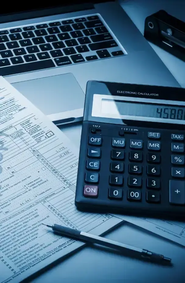 Professional working on 1-to-1 client consultation