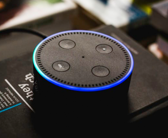iot-img Round dial with microphone button as one of the four buttons